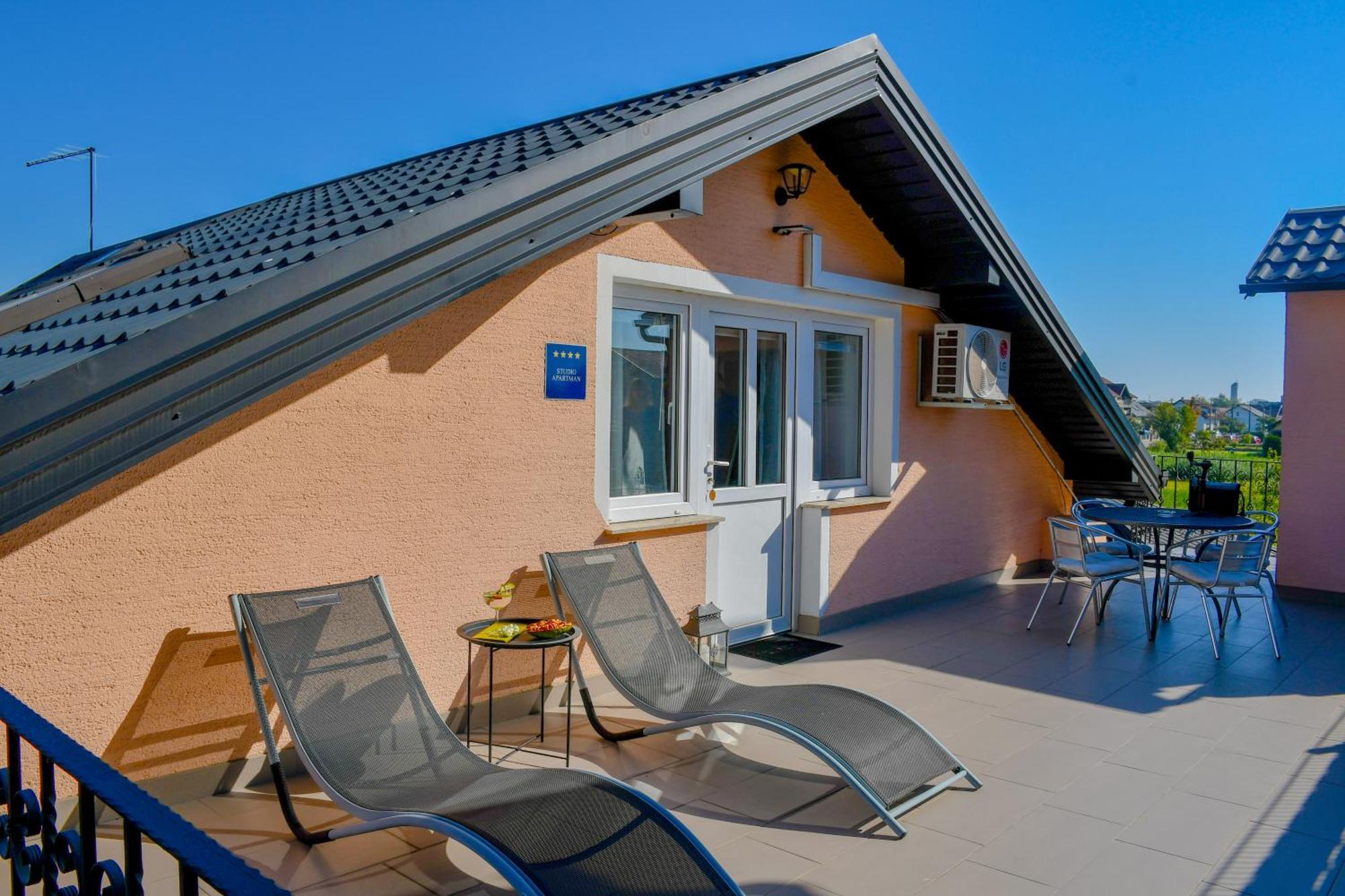 Studio Apartment Oaza Sisak Eksteriør bilde